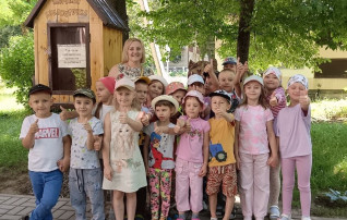 Сегодня ребята старшей группы «Звёздочки» встретились с курской поэтессой Надеждой Николаевной Винокуровой Сегодня ребята старшей группы «Звёздочки» встретились с курской поэтессой Надеждой Николаевной Винокуровой.
